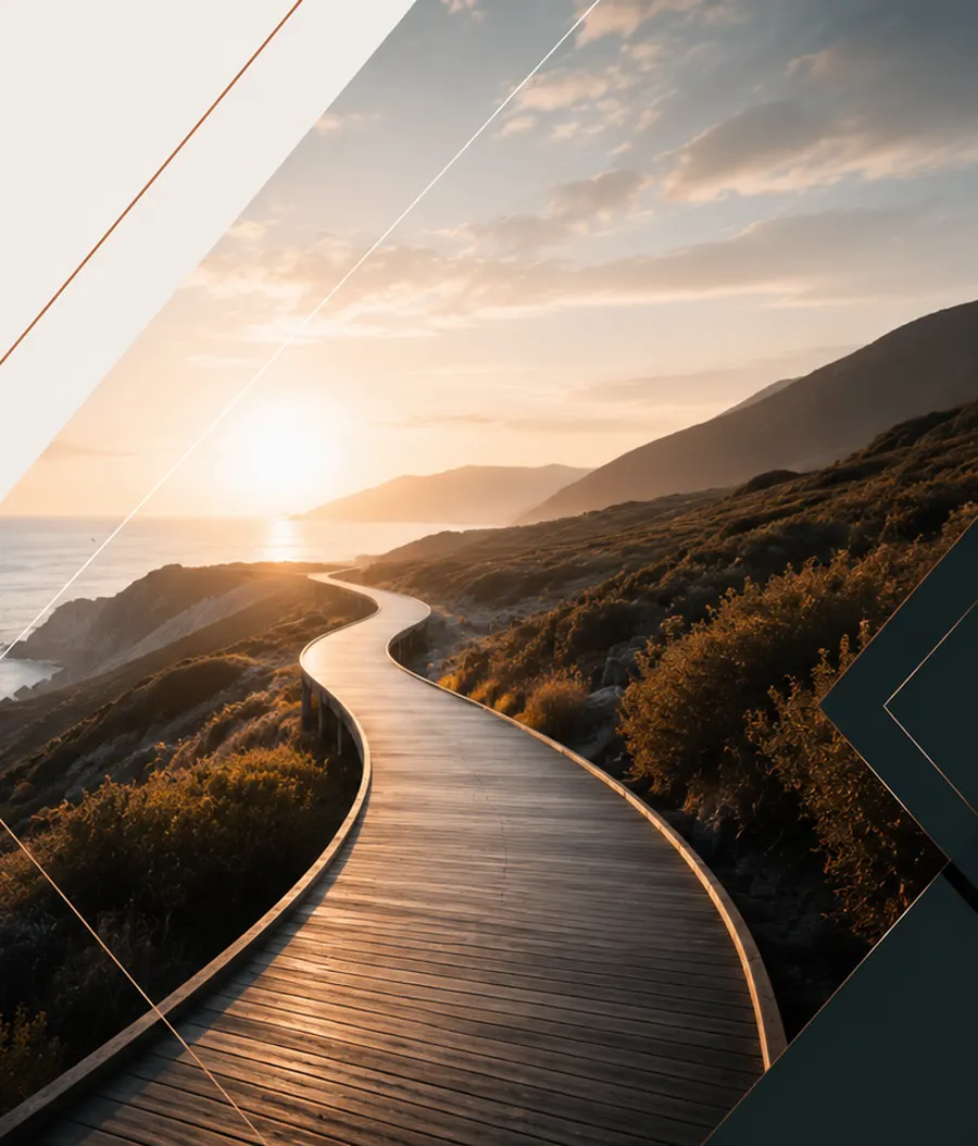 Ein Weg entlang der Küste bei Sonnenuntergang, Sinnbild für den eigenen Prozess im 1:1-Coaching bei CoGether